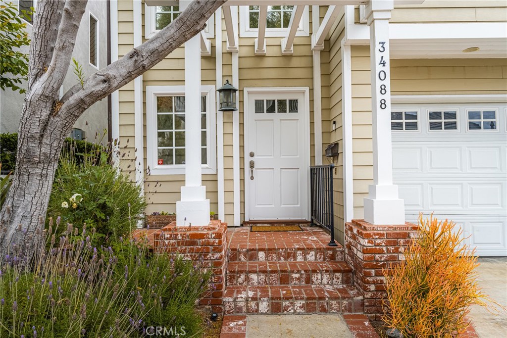 34088 Crystal Lantern Street