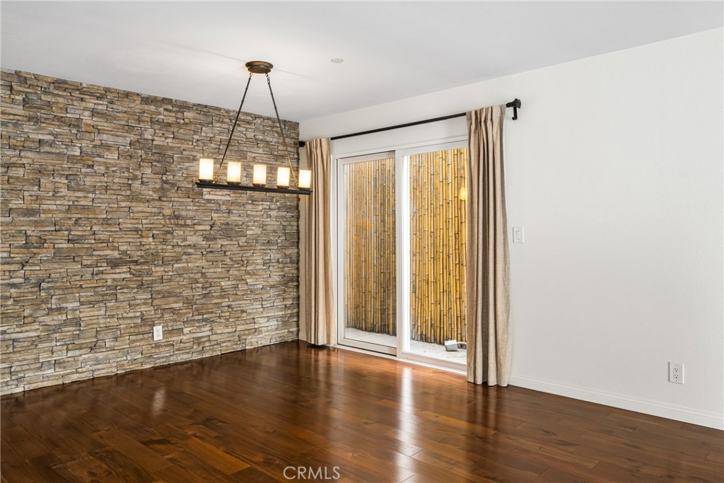 34088 Crystal Lantern Street