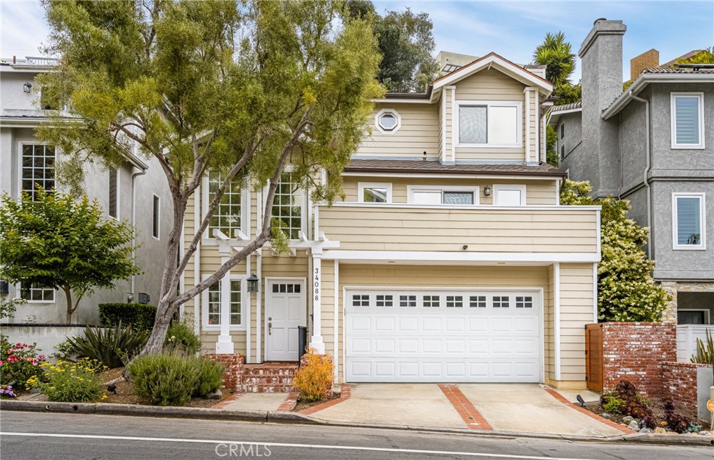 34088 Crystal Lantern Street