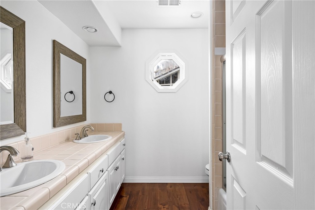 34088 Crystal Lantern Street