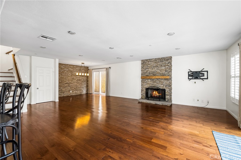 34088 Crystal Lantern Street