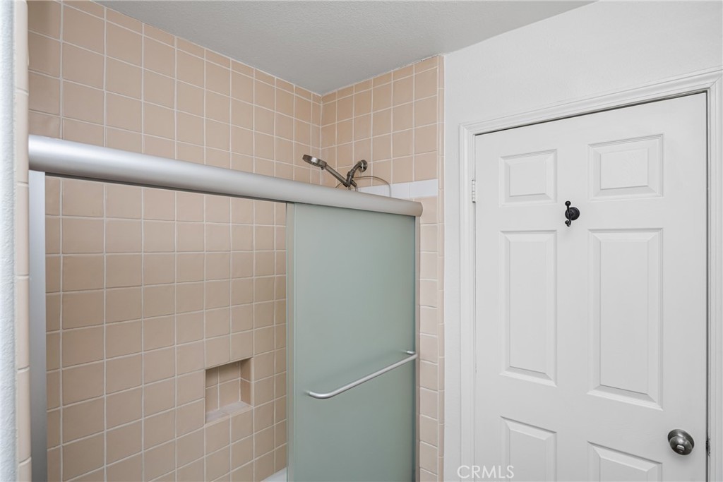 34088 Crystal Lantern Street