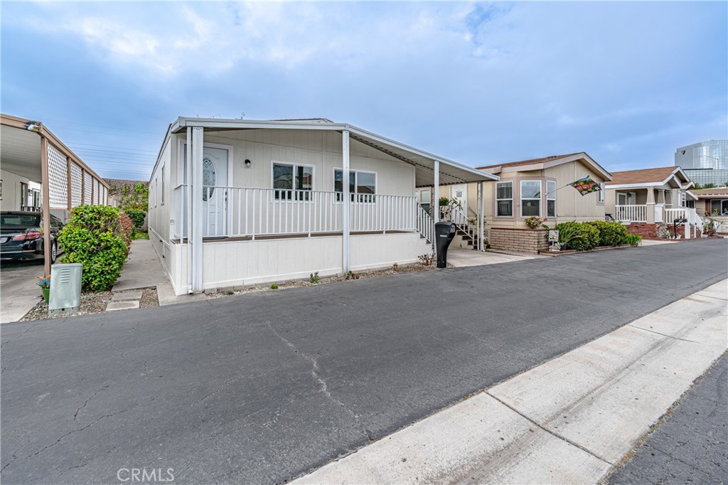 15621 Beach Boulevard 61