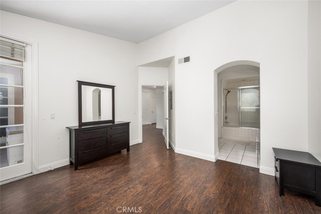 5142 Warner Avenue 204