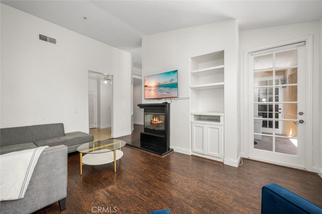 5142 Warner Avenue 204