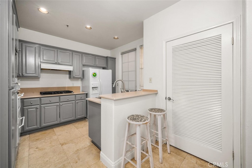 5142 Warner Avenue 204