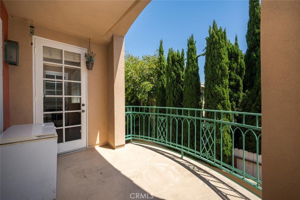 5142 Warner Avenue 204