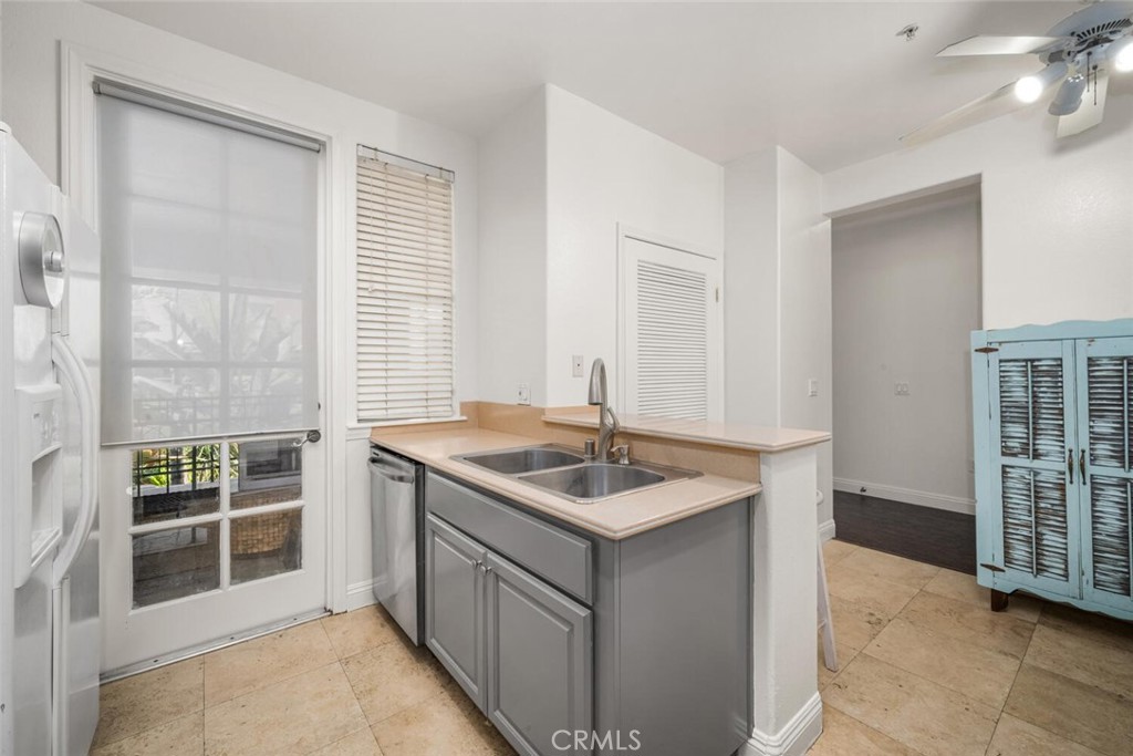 5142 Warner Avenue 204