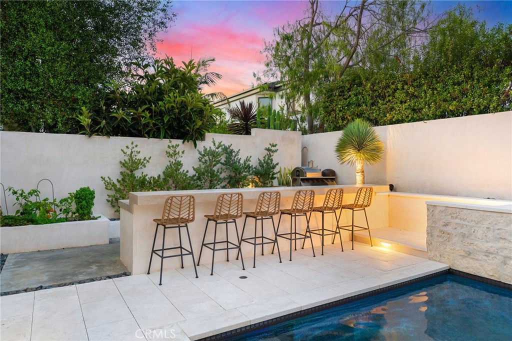 3857 Calle Del Establo