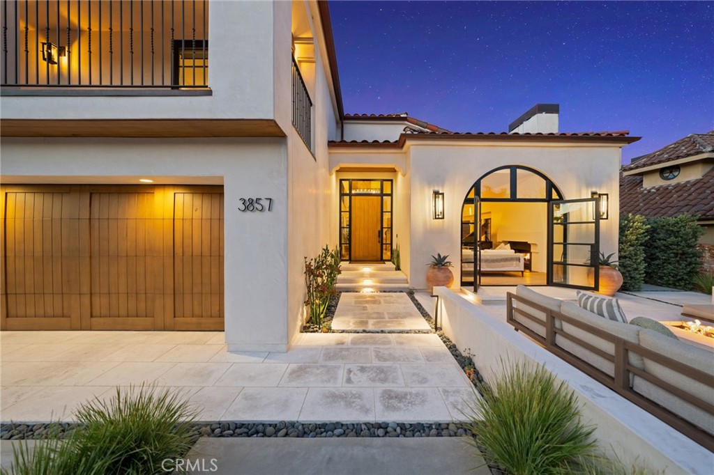 3857 Calle Del Establo