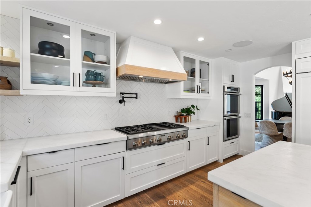 3857 Calle Del Establo