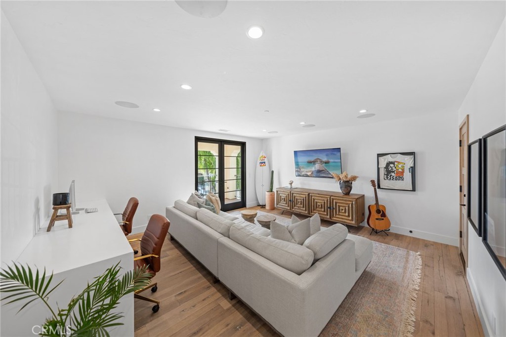 3857 Calle Del Establo