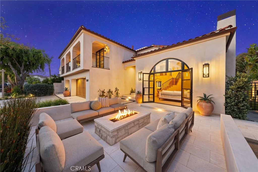 3857 Calle Del Establo