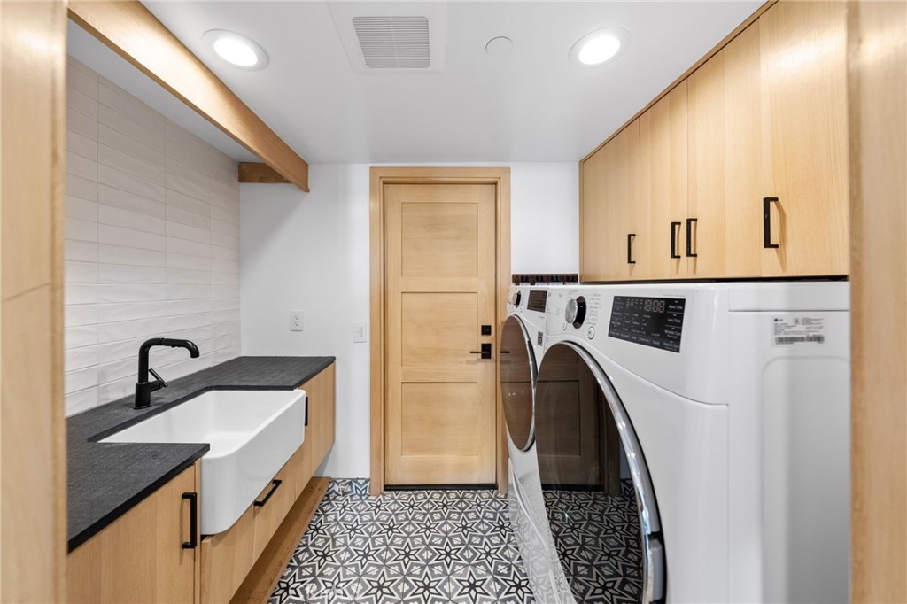 3857 Calle Del Establo