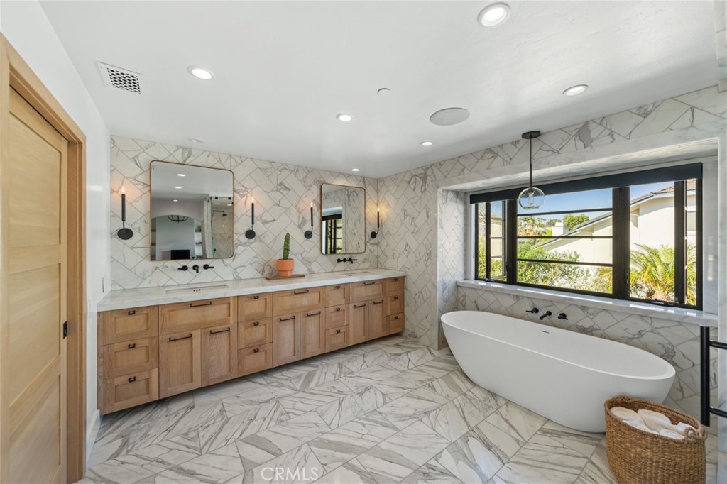 3857 Calle Del Establo