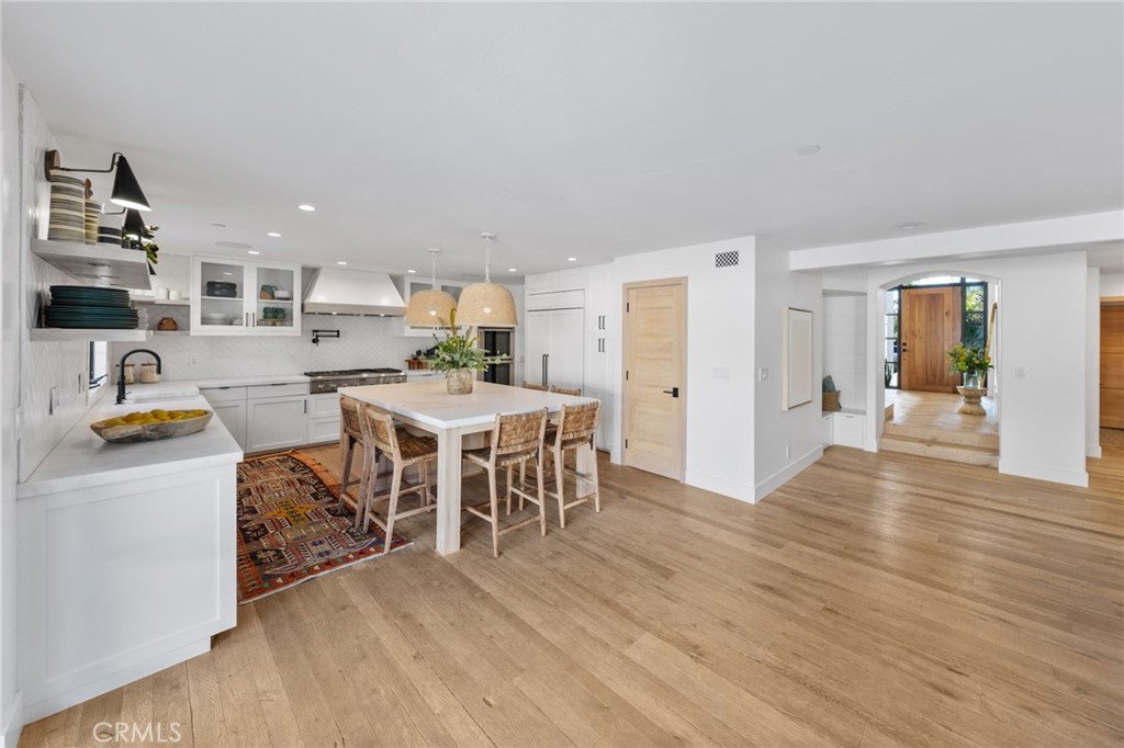 3857 Calle Del Establo