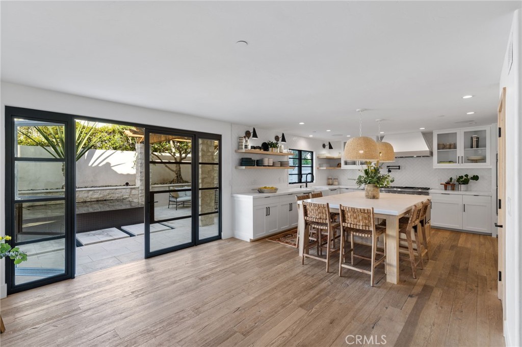 3857 Calle Del Establo