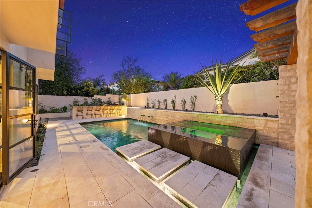 3857 Calle Del Establo