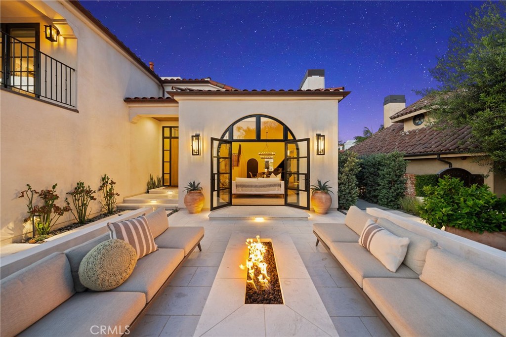 3857 Calle Del Establo