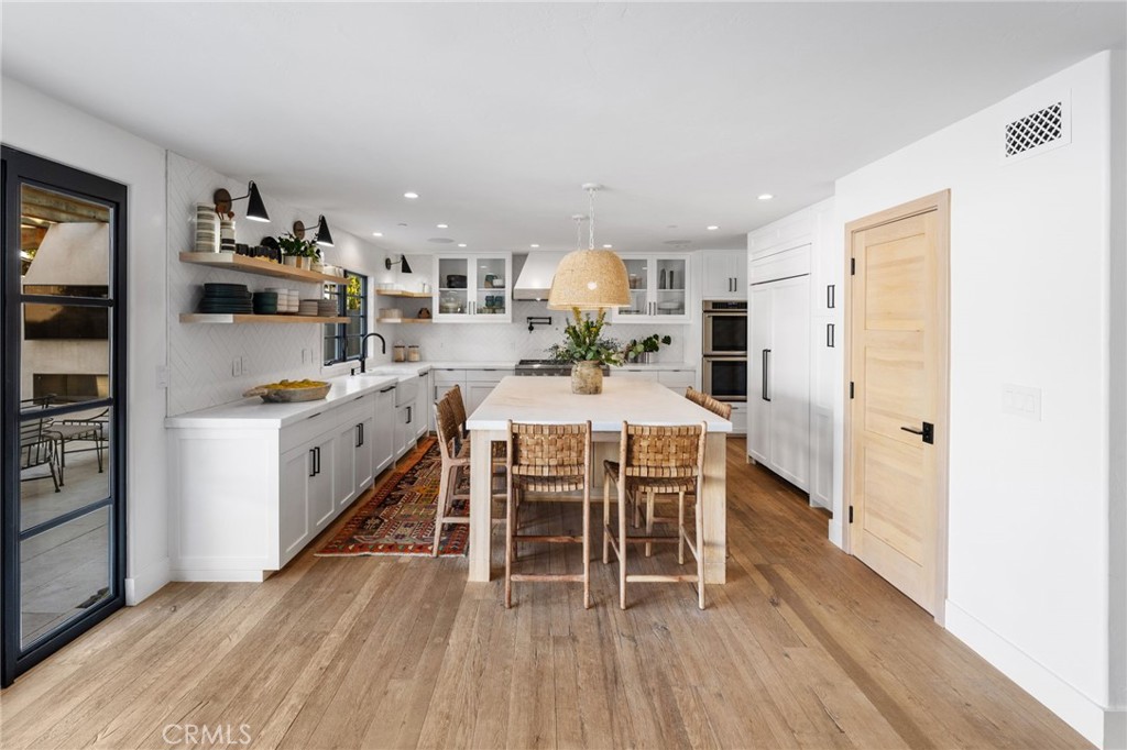 3857 Calle Del Establo