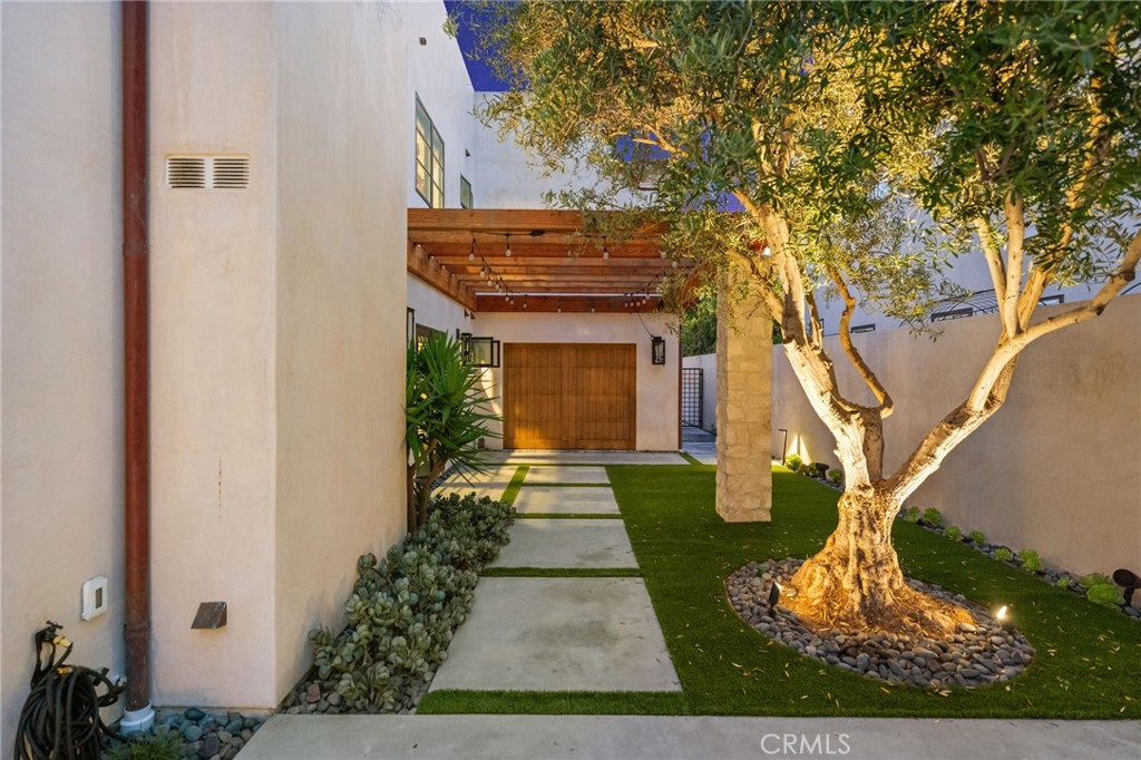 3857 Calle Del Establo