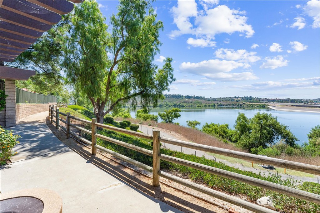 252 Knoll Lake