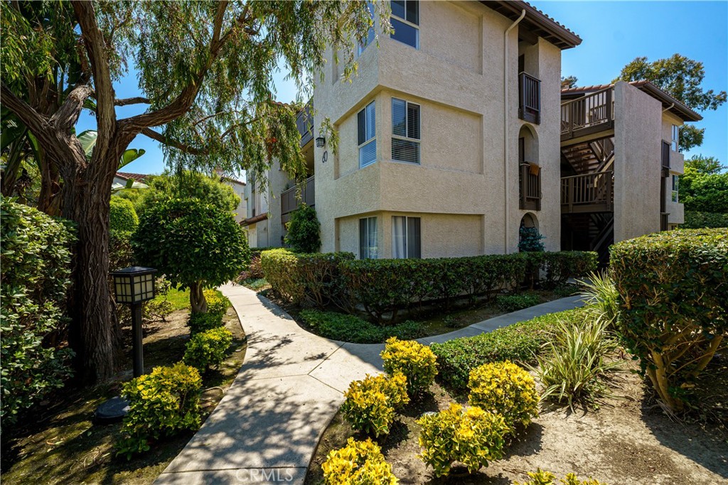 60 Corniche Drive F