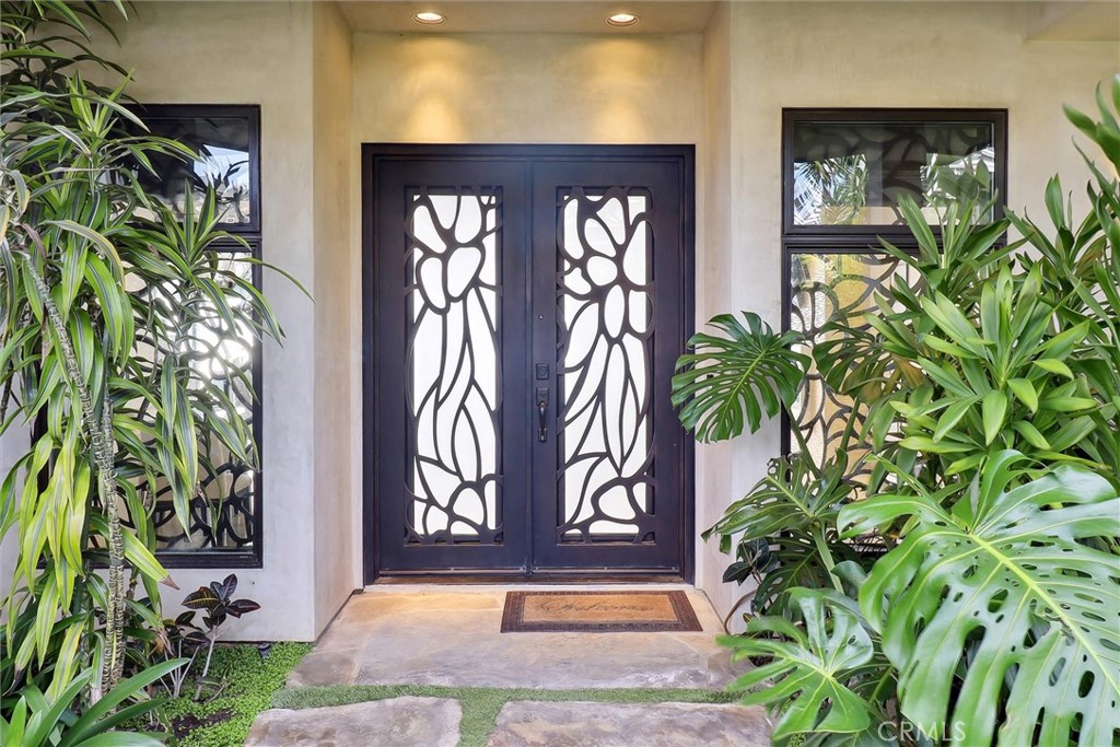 928 Avenida Salvador