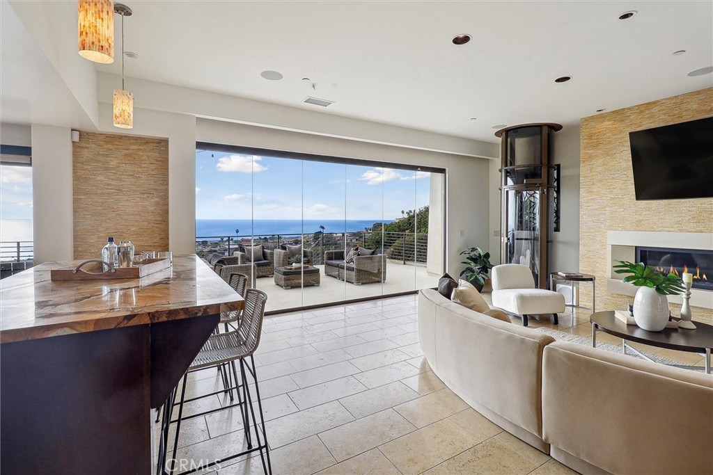 928 Avenida Salvador