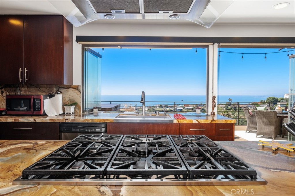 928 Avenida Salvador