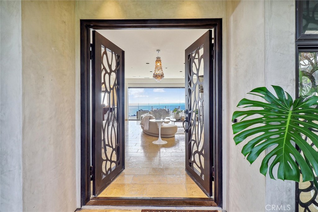 928 Avenida Salvador