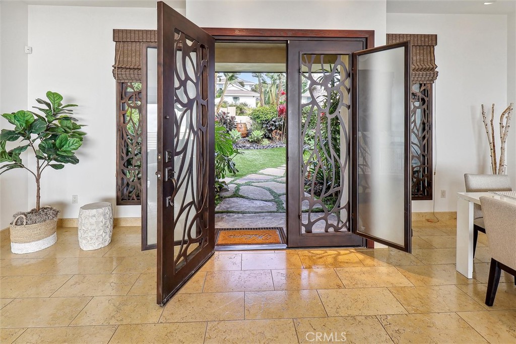 928 Avenida Salvador