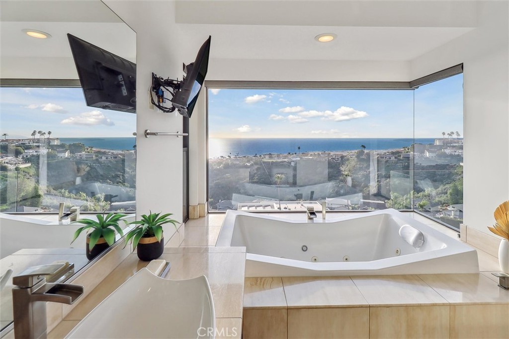 928 Avenida Salvador