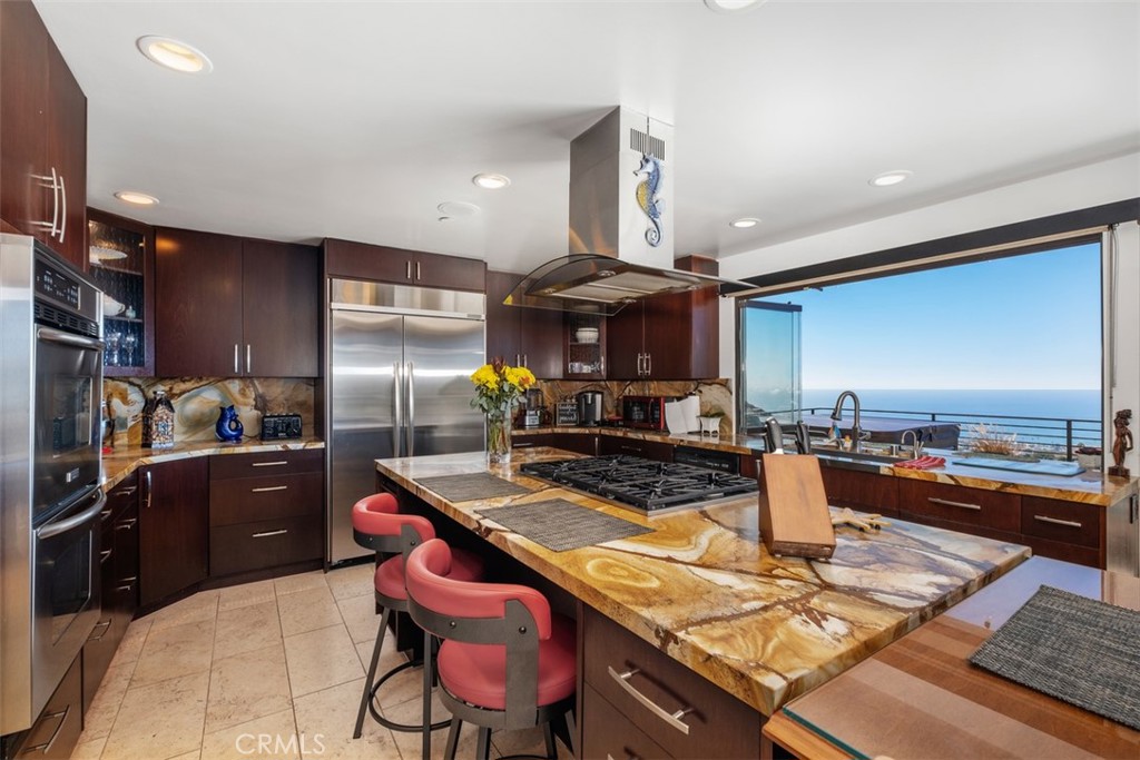 928 Avenida Salvador