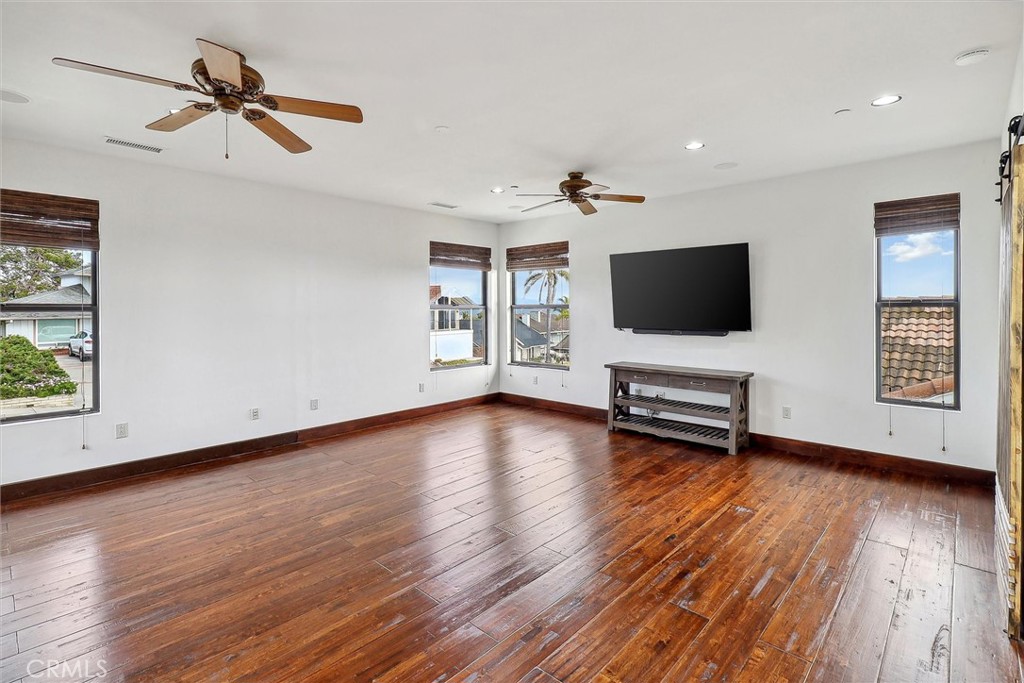 928 Avenida Salvador