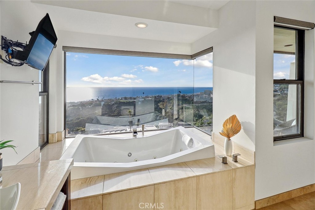 928 Avenida Salvador