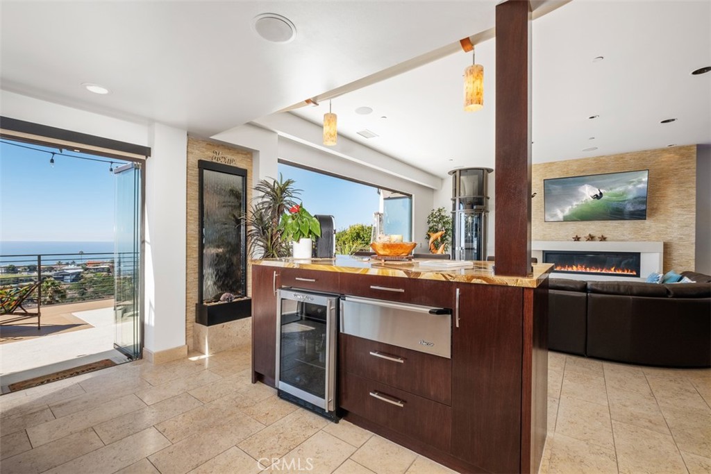 928 Avenida Salvador