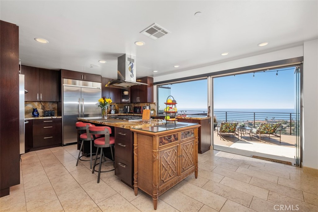 928 Avenida Salvador