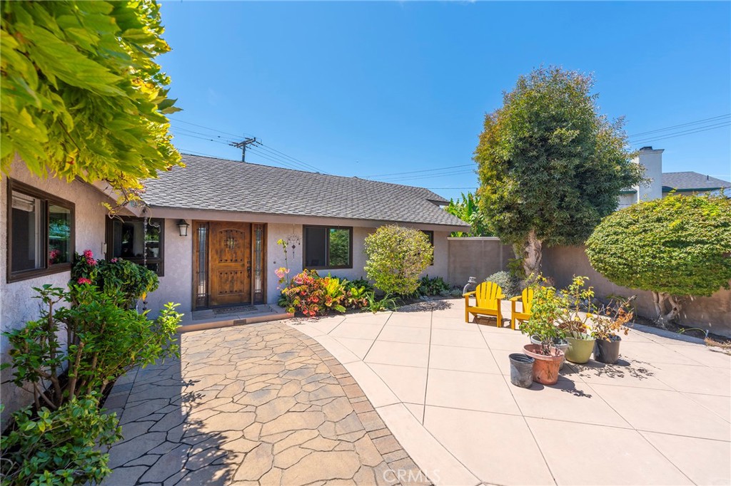 5512 Middlecoff Drive