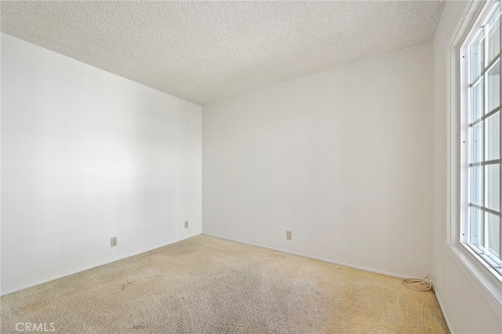 3302 Calle La Veta