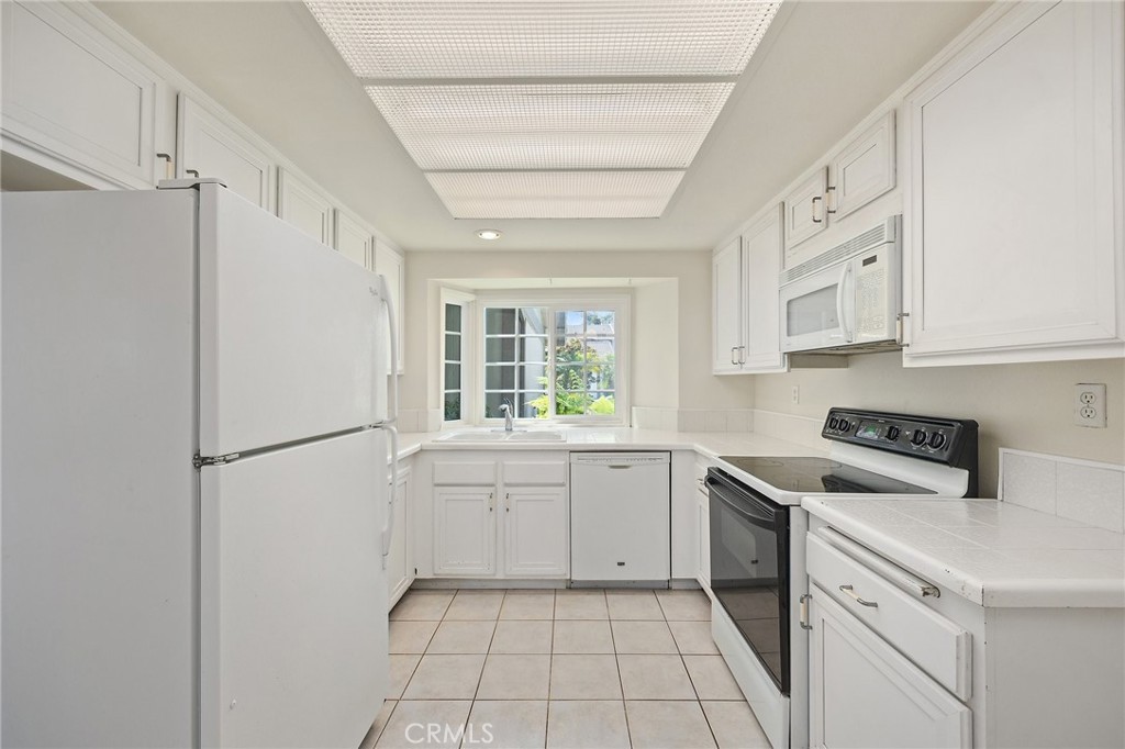 3302 Calle La Veta