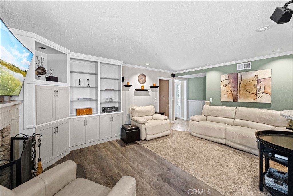 6302 Crescent Avenue