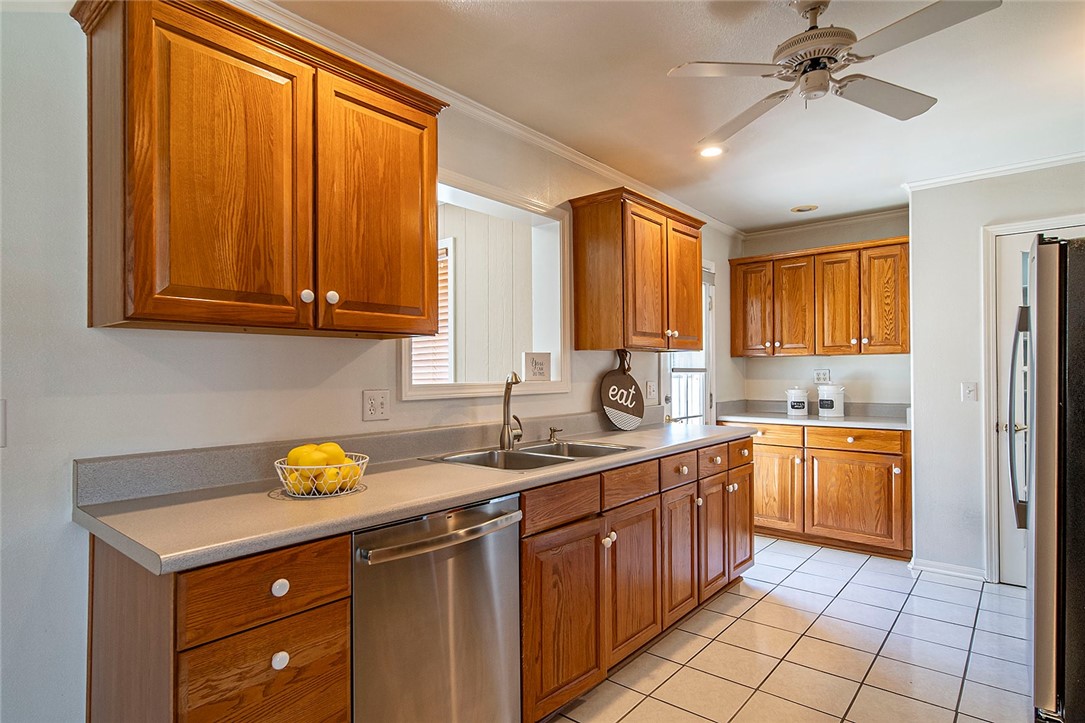 1826 W Saint Andrew Place