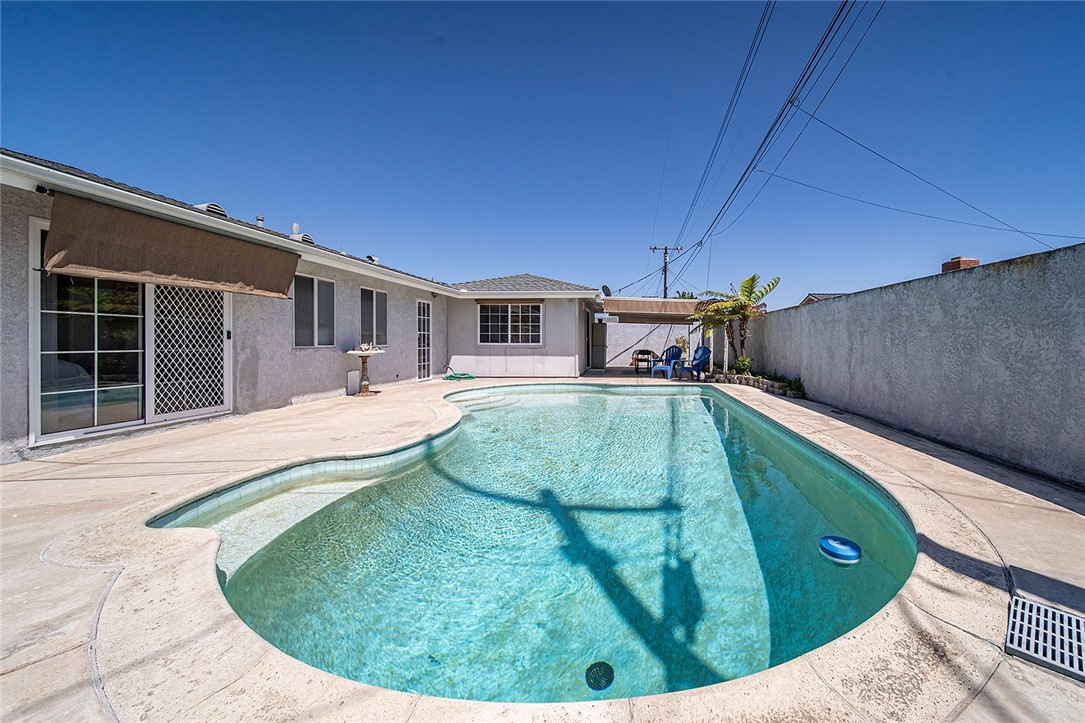 1826 W Saint Andrew Place