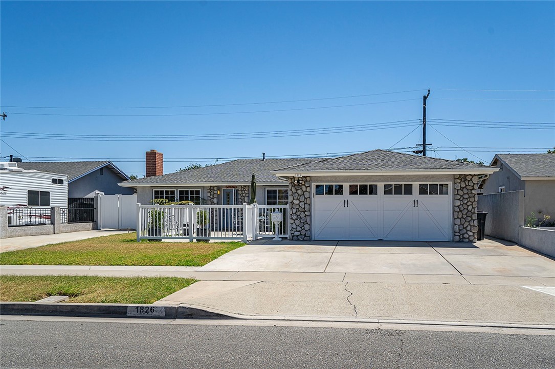 1826 W Saint Andrew Place