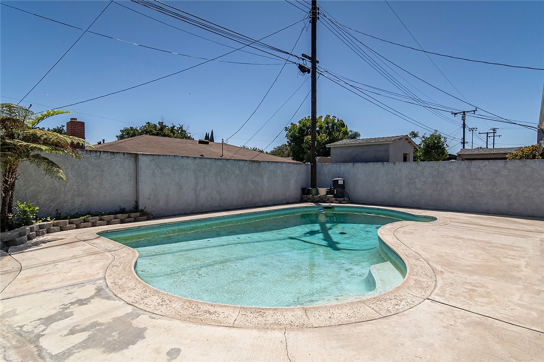 1826 W Saint Andrew Place