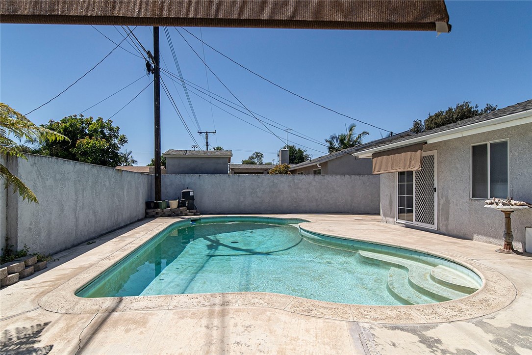 1826 W Saint Andrew Place