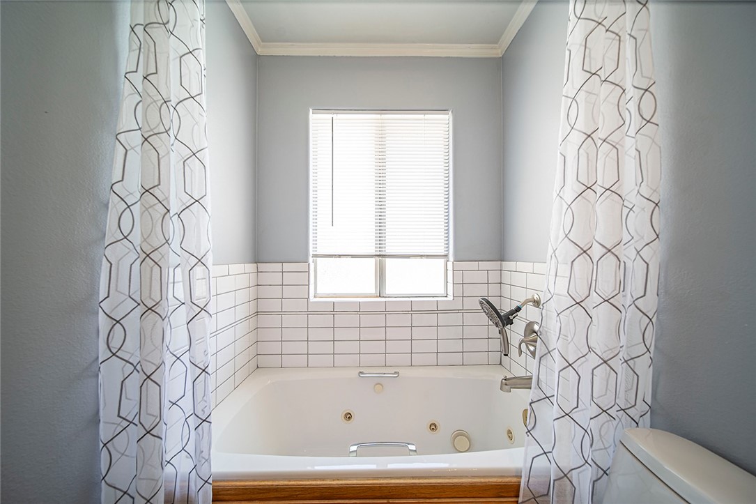 1826 W Saint Andrew Place