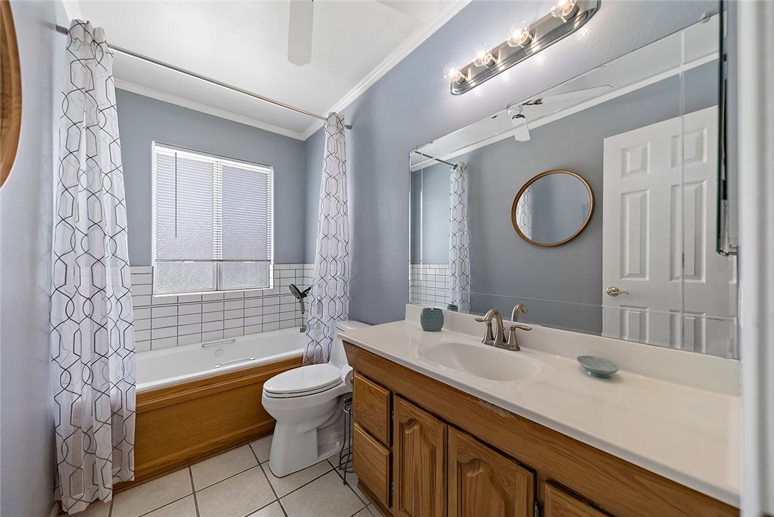 1826 W Saint Andrew Place