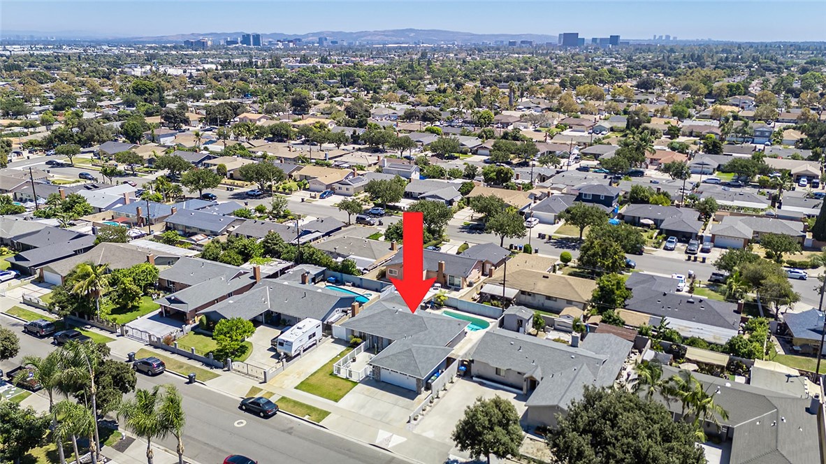 1826 W Saint Andrew Place